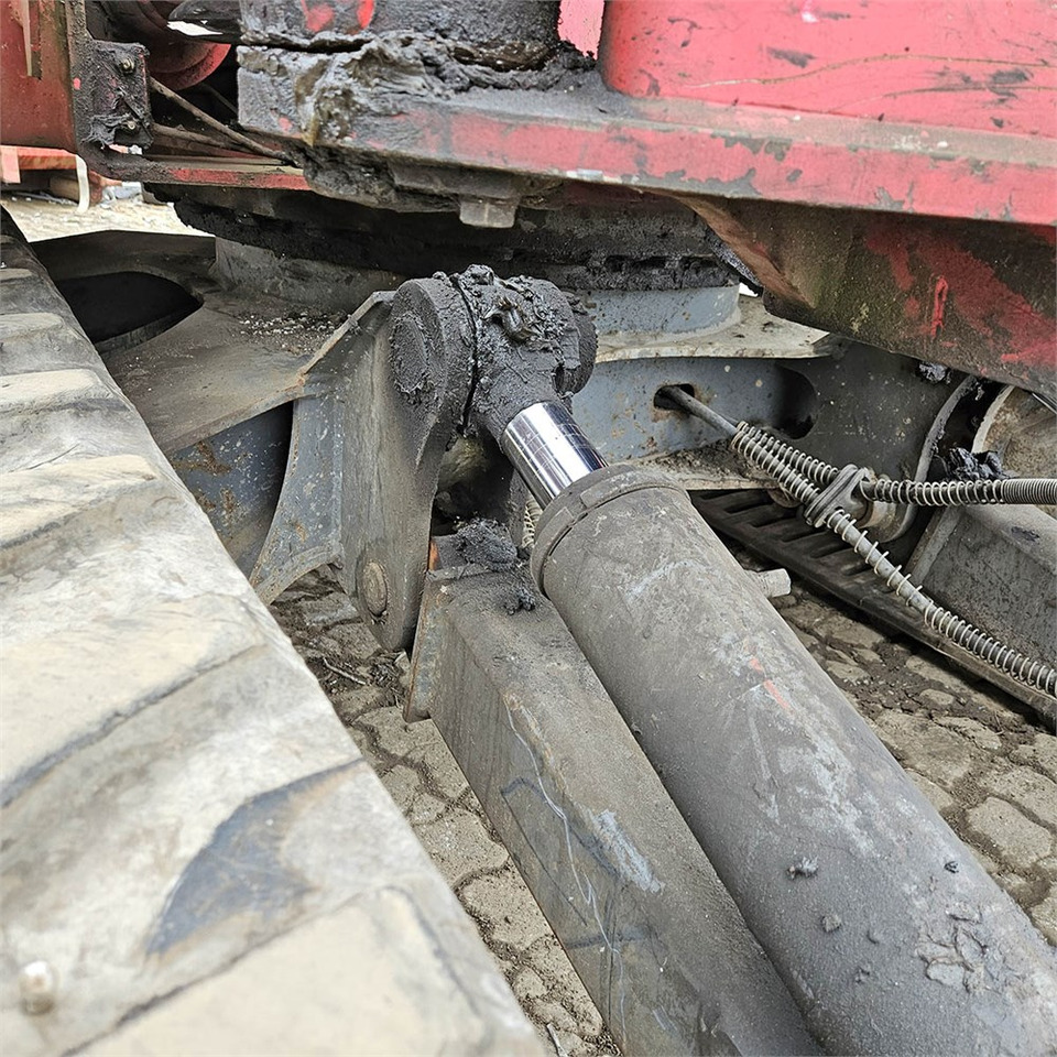 Mini rýpadlo Takeuchi TB175: obrázek 26
