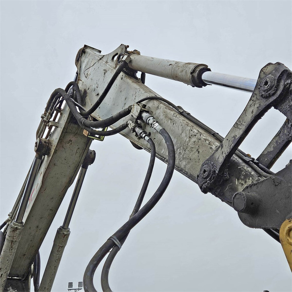 Mini rýpadlo Takeuchi TB175: obrázek 20