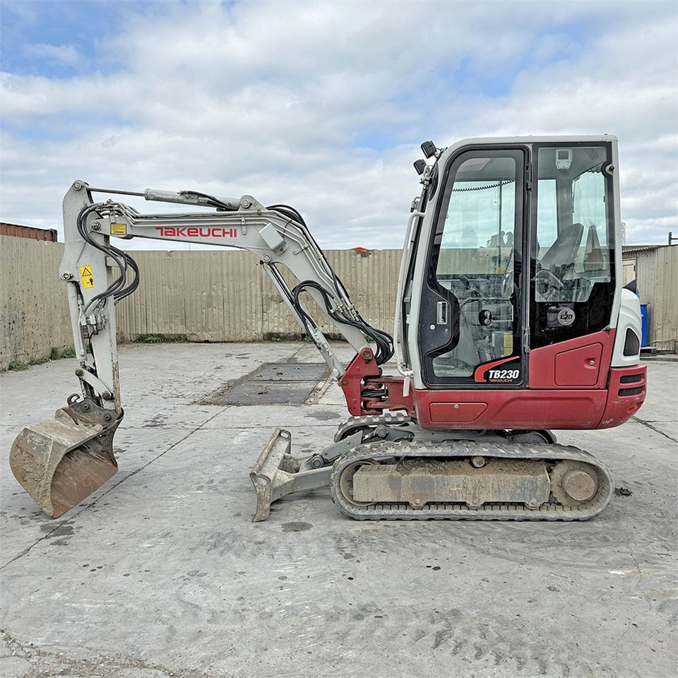 Takeuchi TB230 - Mini rýpadlo: obrázek 2 Takeuchi TB230 - Mini rýpadlo: obrázek 2