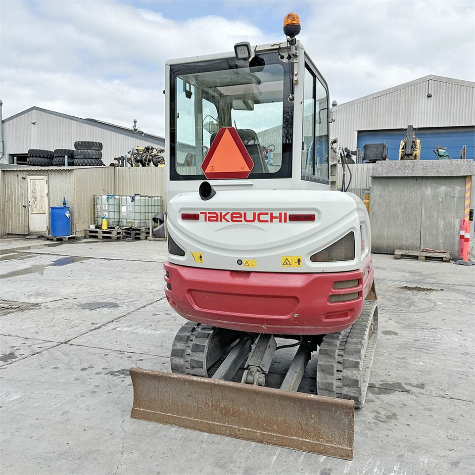 Takeuchi TB230 - Mini rýpadlo: obrázek 5 Takeuchi TB230 - Mini rýpadlo: obrázek 5