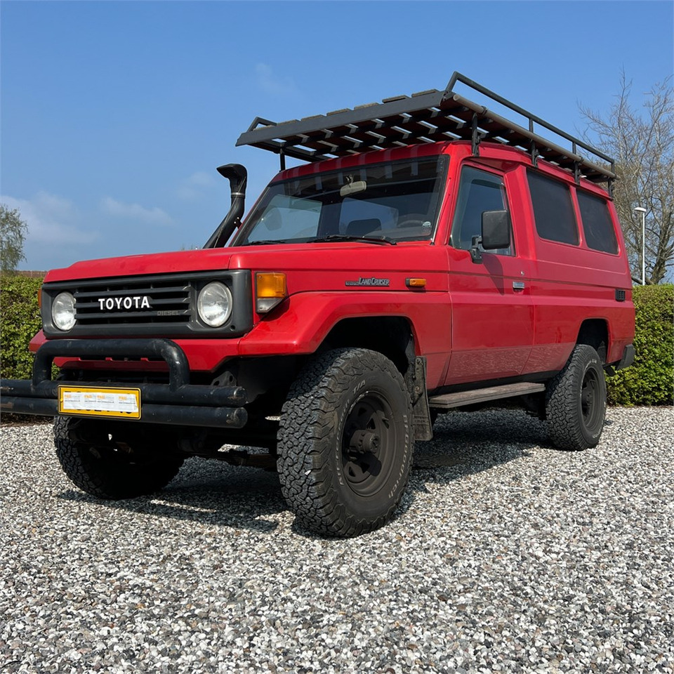 Toyota HZJ75 - Osobní auto: obrázek 4 Toyota HZJ75 - Osobní auto: obrázek 4