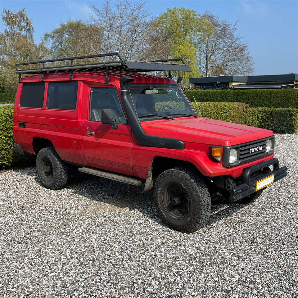 Toyota HZJ75 - Osobní auto: obrázek 1 Toyota HZJ75 - Osobní auto: obrázek 1