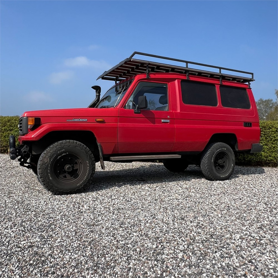 Toyota HZJ75 - Osobní auto: obrázek 5 Toyota HZJ75 - Osobní auto: obrázek 5