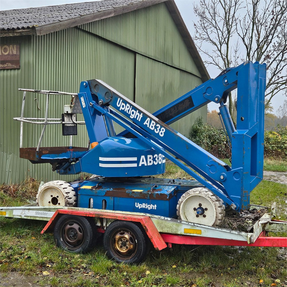 UpRight AB38 - Kloubová plošina: obrázek 1 UpRight AB38 - Kloubová plošina: obrázek 1