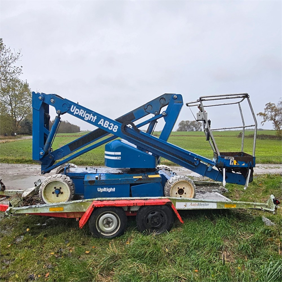 UpRight AB38 - Kloubová plošina: obrázek 3 UpRight AB38 - Kloubová plošina: obrázek 3