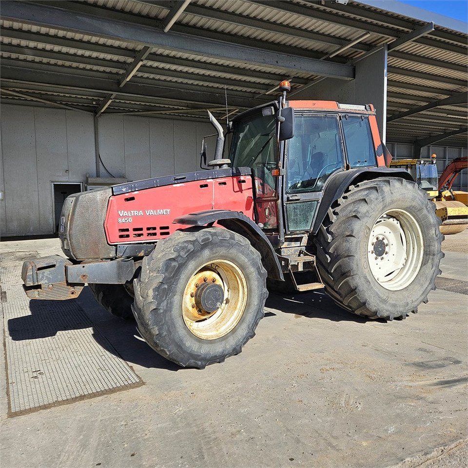 Valmet Valtra 8450 - Traktor: obrázek 1 Valmet Valtra 8450 - Traktor: obrázek 1