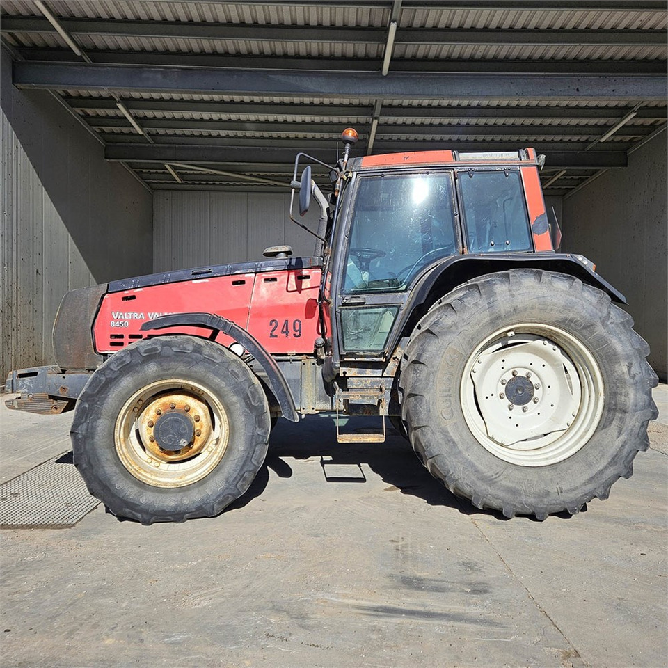 Valmet Valtra 8450 - Traktor: obrázek 2 Valmet Valtra 8450 - Traktor: obrázek 2