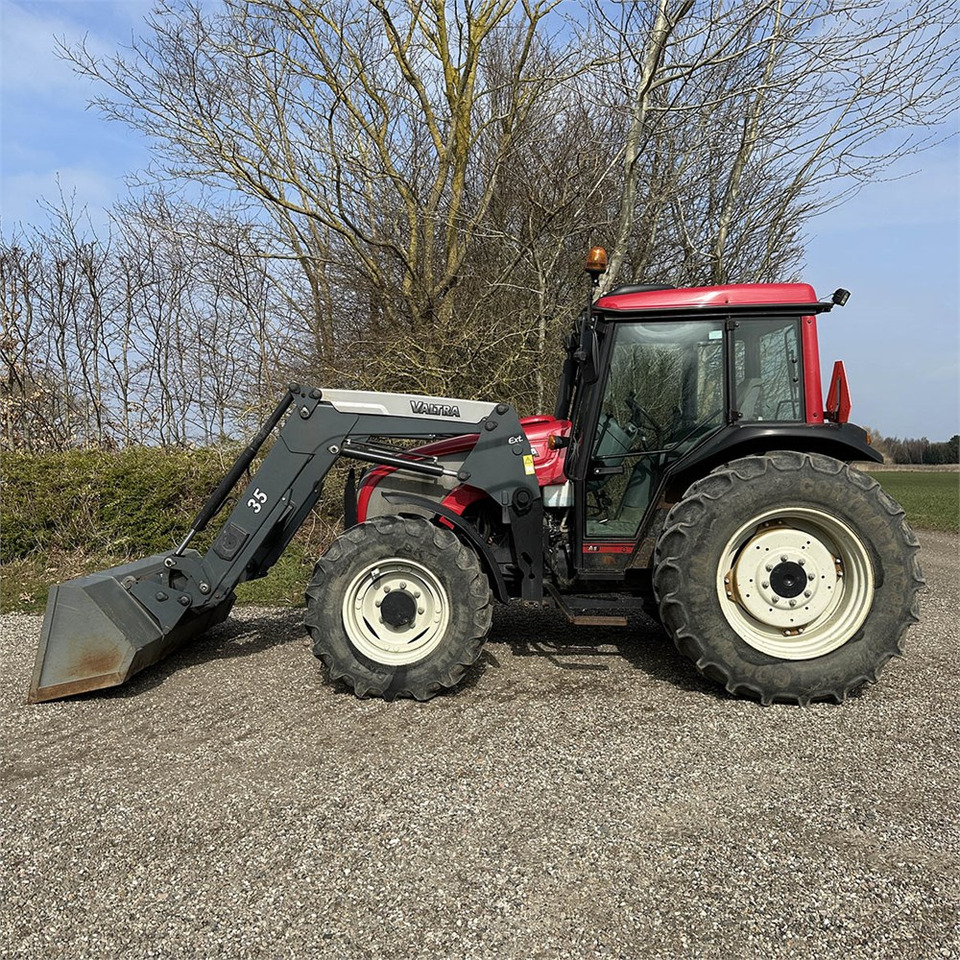 Valtra A85 - Traktor: obrázek 4 Valtra A85 - Traktor: obrázek 4