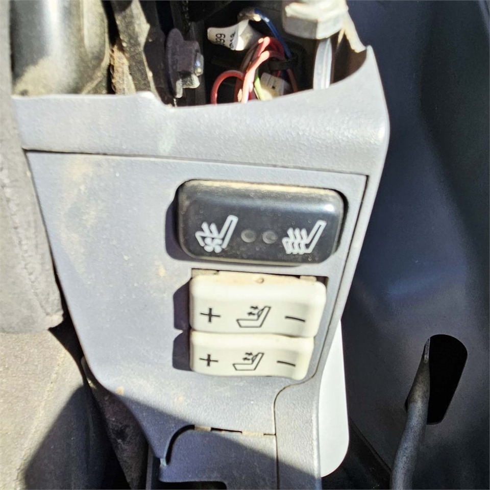 Traktor Valtra s394: obrázek 19 Traktor Valtra s394: obrázek 19