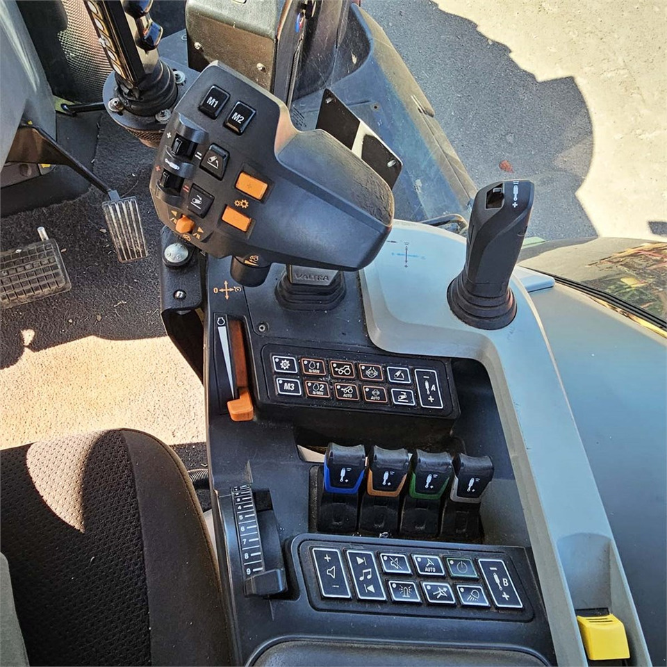 Traktor Valtra s394: obrázek 11 Traktor Valtra s394: obrázek 11
