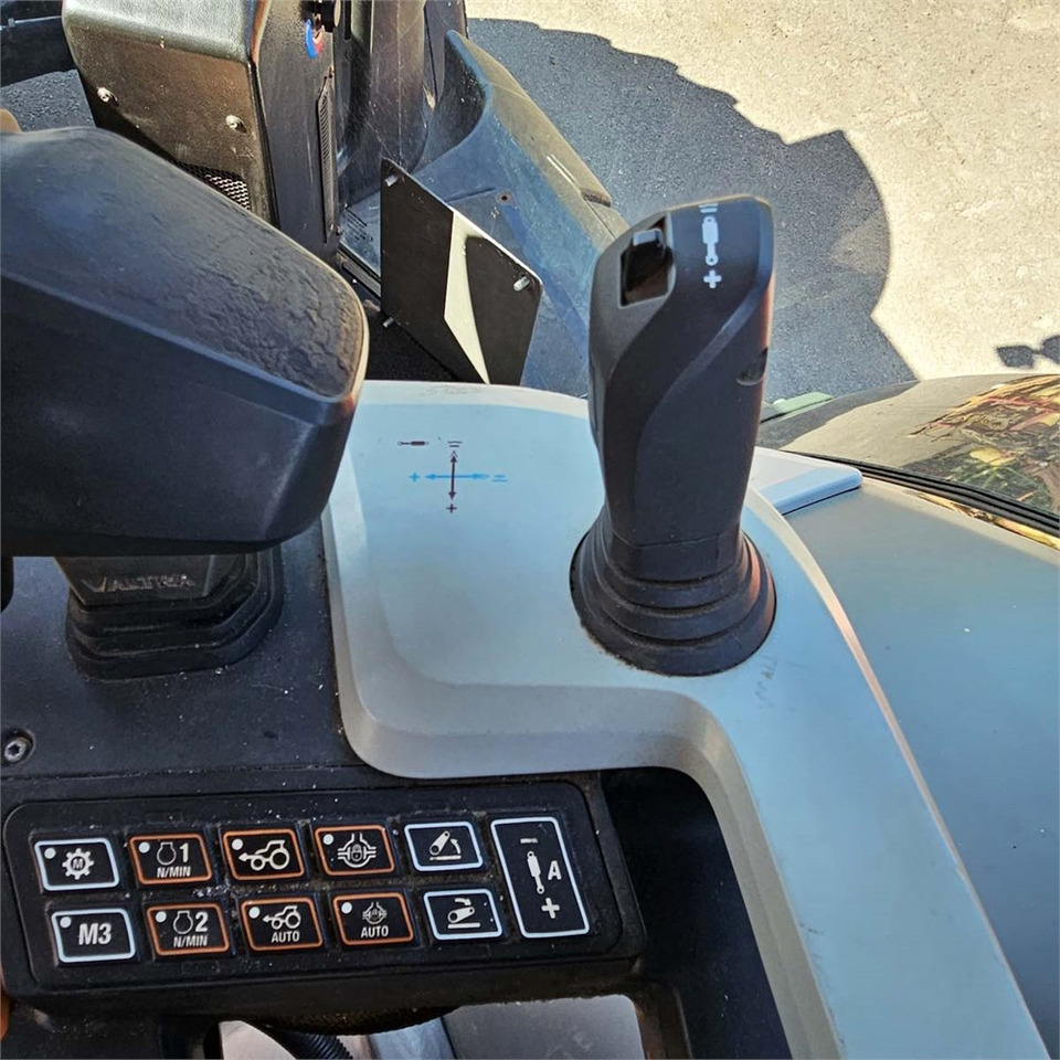 Traktor Valtra s394: obrázek 13 Traktor Valtra s394: obrázek 13