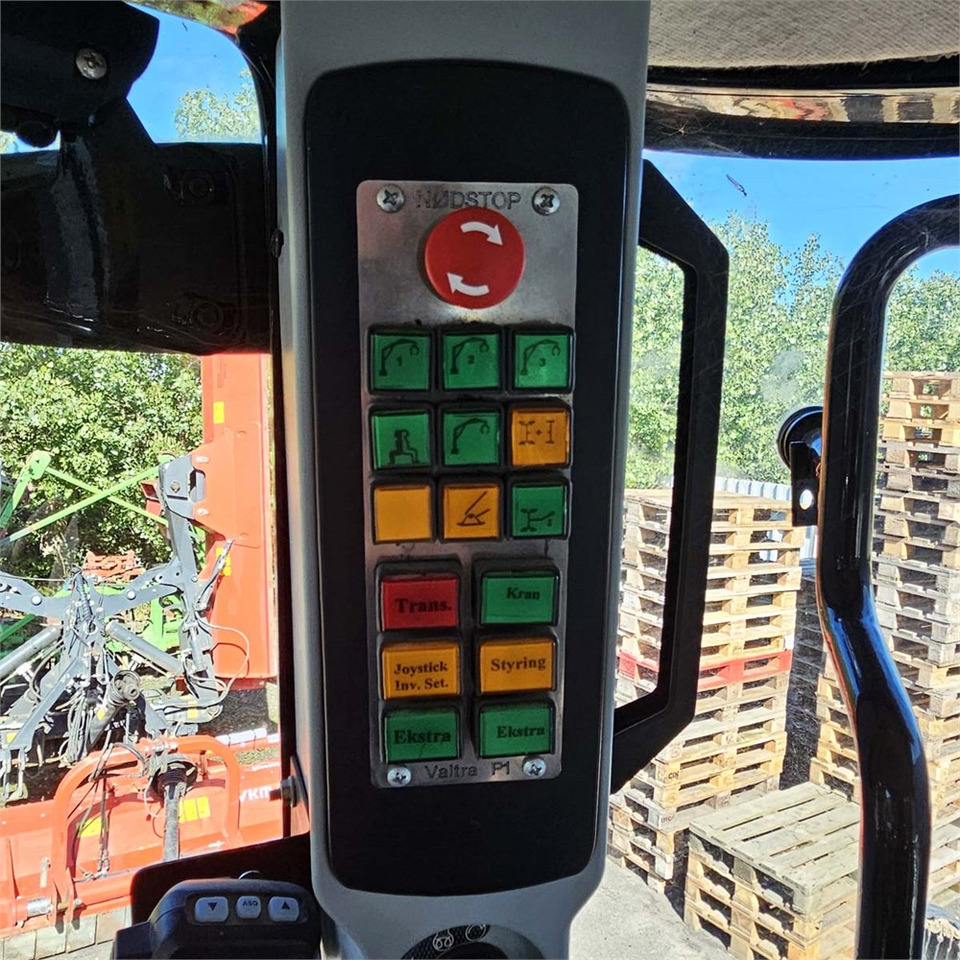 Traktor Valtra s394: obrázek 16 Traktor Valtra s394: obrázek 16