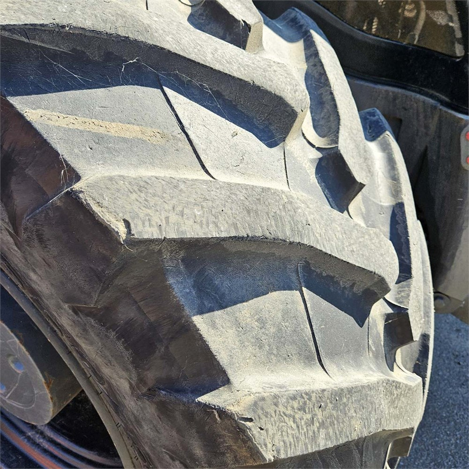 Traktor Valtra s394: obrázek 36 Traktor Valtra s394: obrázek 36