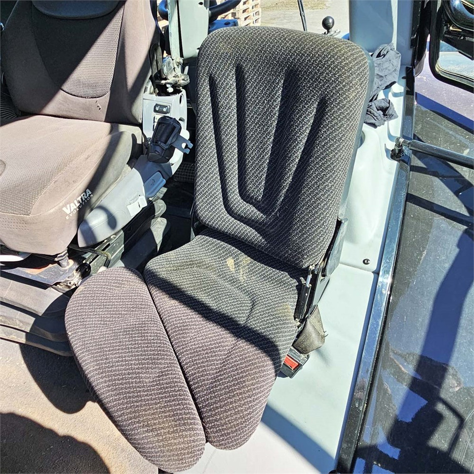 Traktor Valtra s394: obrázek 10 Traktor Valtra s394: obrázek 10