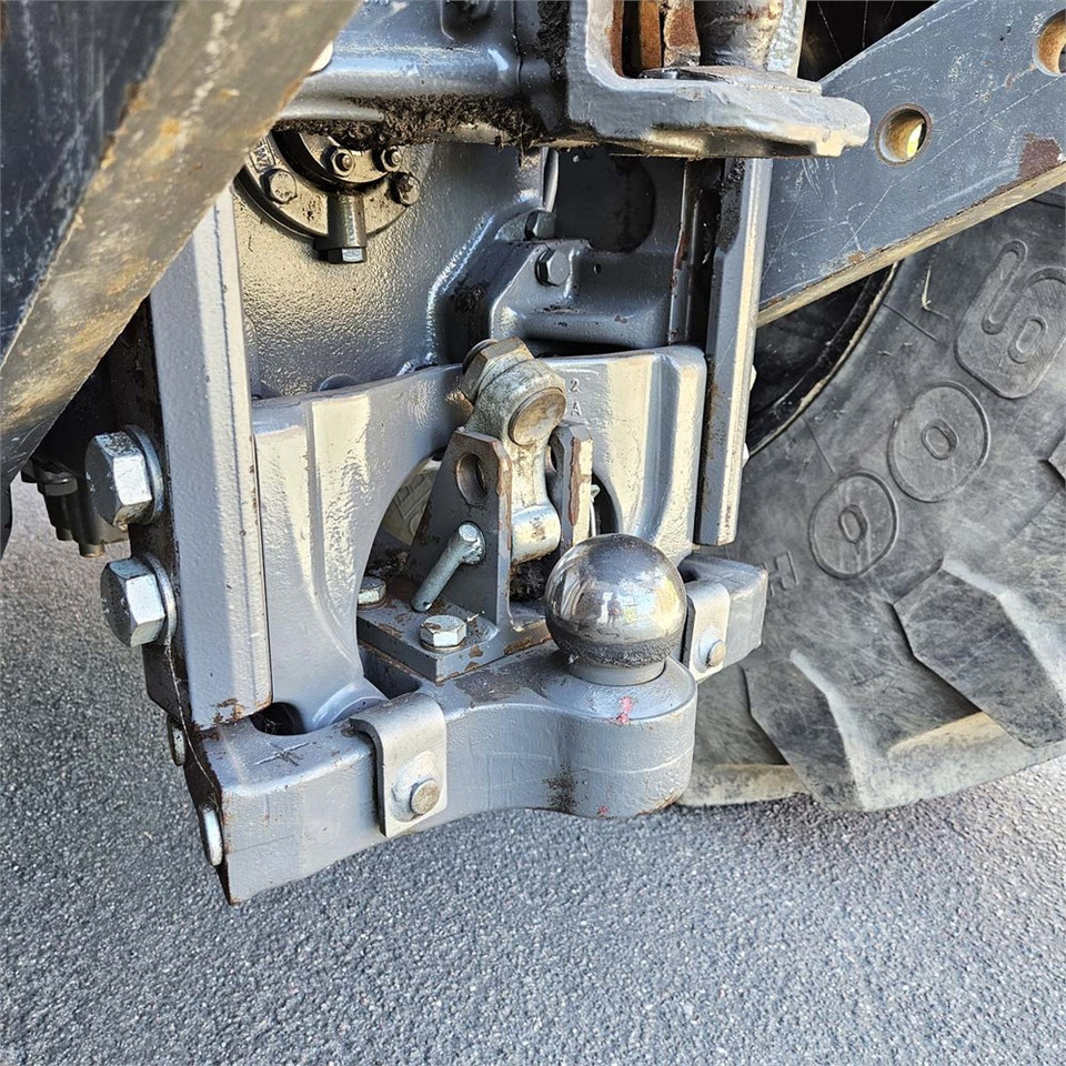 Traktor Valtra s394: obrázek 25 Traktor Valtra s394: obrázek 25