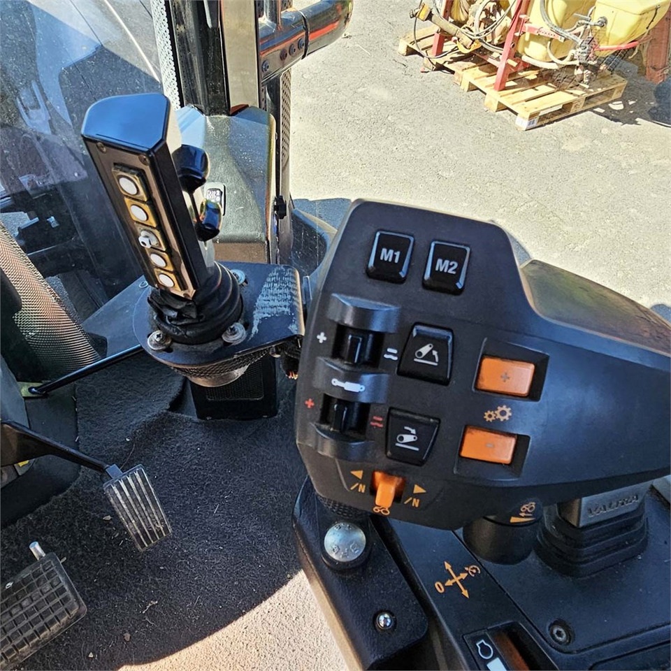 Traktor Valtra s394: obrázek 12 Traktor Valtra s394: obrázek 12