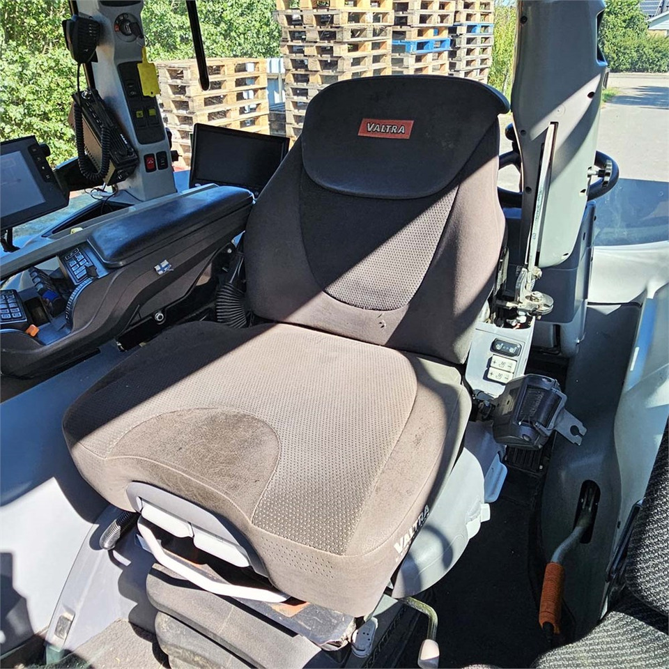 Traktor Valtra s394: obrázek 9 Traktor Valtra s394: obrázek 9