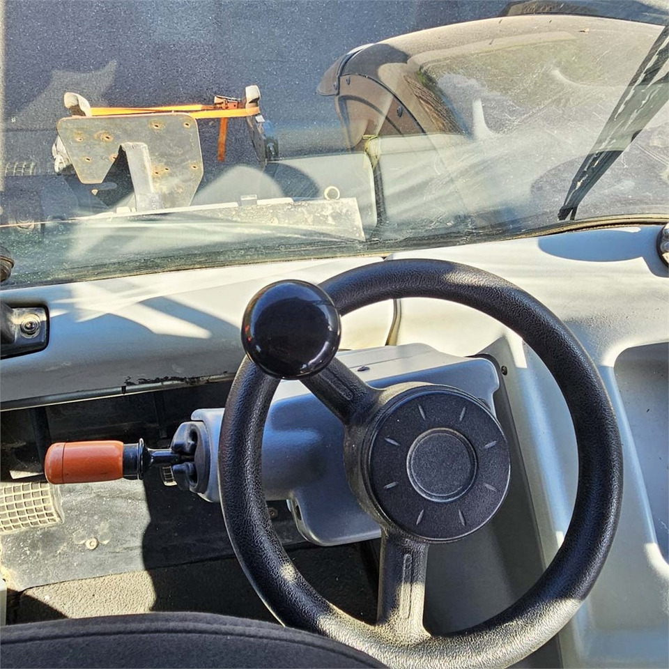 Traktor Valtra s394: obrázek 21 Traktor Valtra s394: obrázek 21