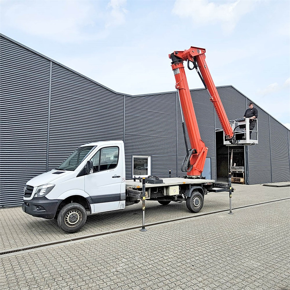 Versalift VTX-240 - Autoplošina: obrázek 1 Versalift VTX-240 - Autoplošina: obrázek 1