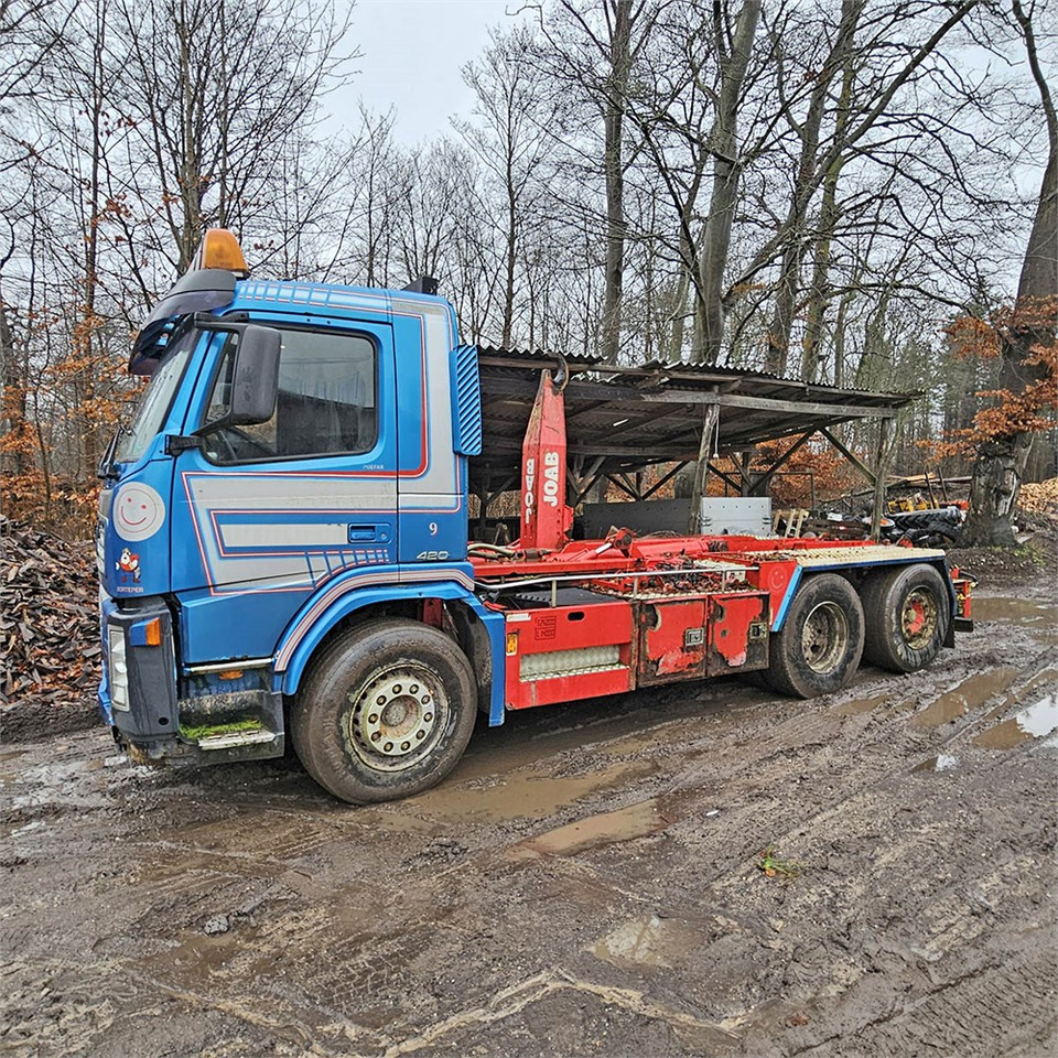Volvo 420 - Hákový nosič kontejnerů: obrázek 1 Volvo 420 - Hákový nosič kontejnerů: obrázek 1