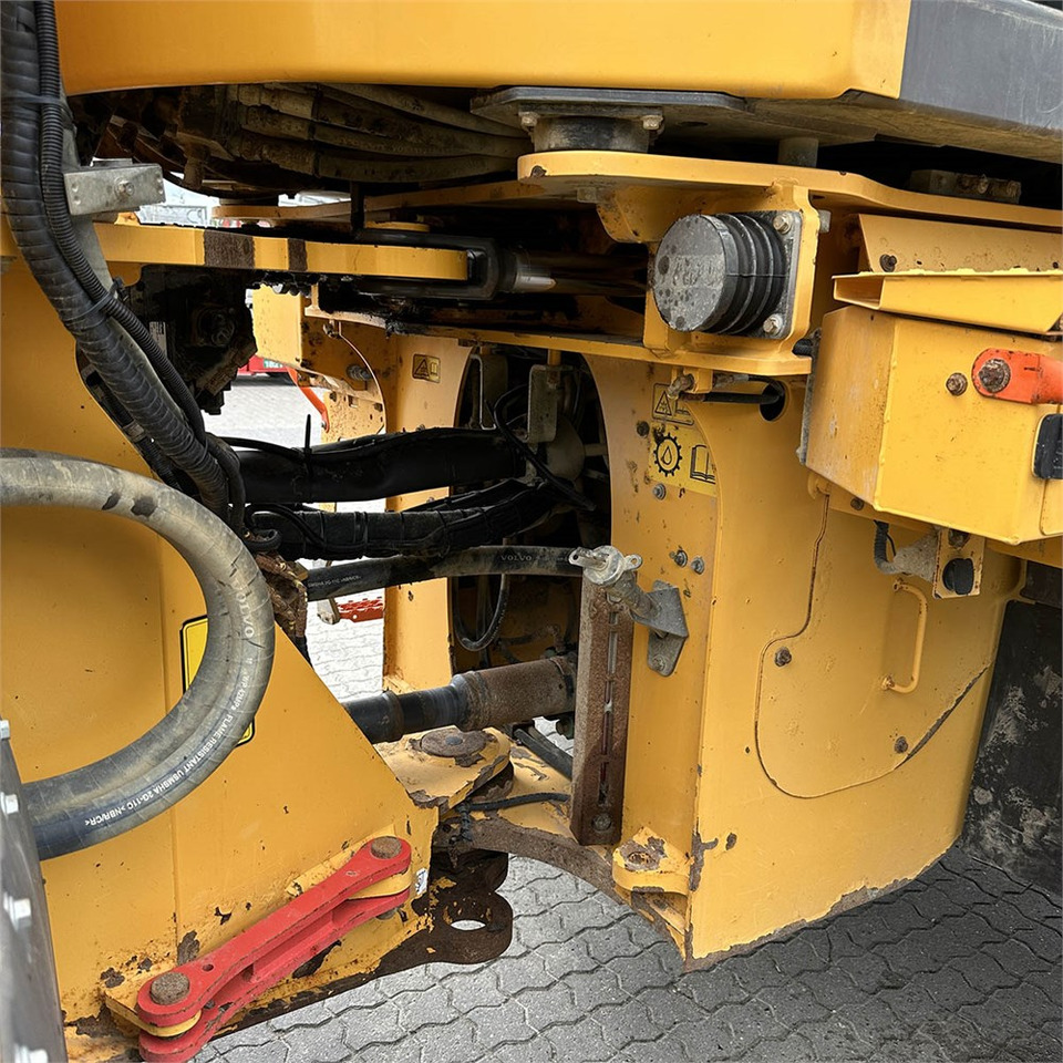 Kolový nakladač Volvo L120 H: obrázek 37
