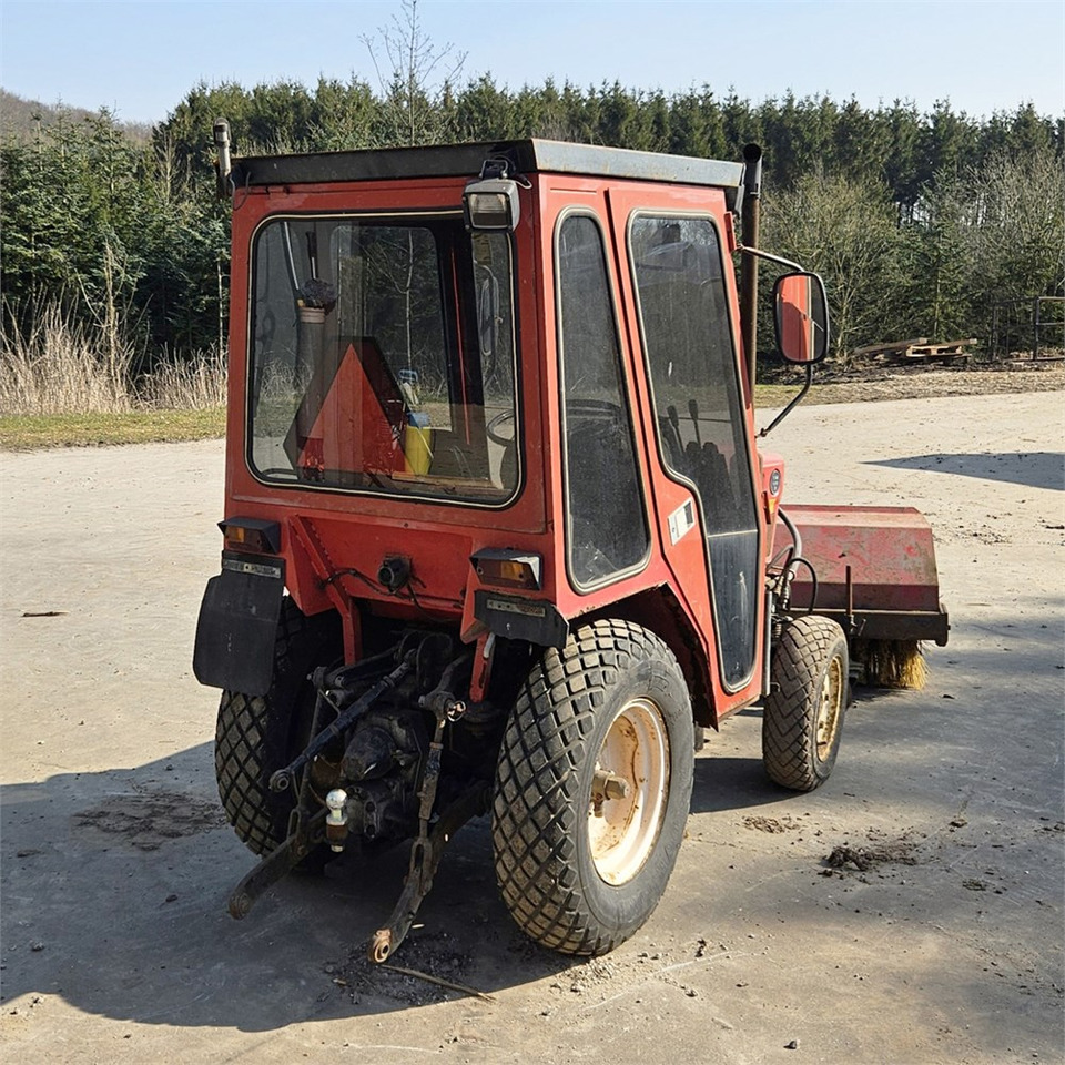 Yanmar YM186 D - Traktor: obrázek 3 Yanmar YM186 D - Traktor: obrázek 3