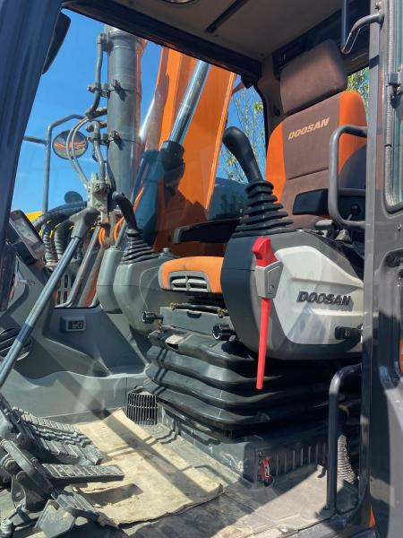 Pásové rýpadlo Doosan DX 140LCR-5: obrázek 8