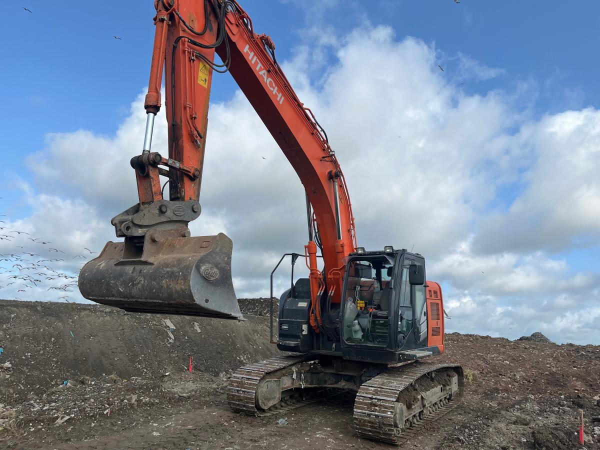 Hitachi ZX 225USLC-5B - Pásové rýpadlo: obrázek 1 Hitachi ZX 225USLC-5B - Pásové rýpadlo: obrázek 1