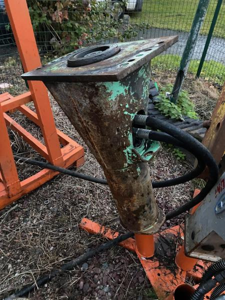 MONTABERT BRISE ROCHE POUR PELLE 5 A 8 TONNES - Hydraulické kladivo: obrázek 1 MONTABERT BRISE ROCHE POUR PELLE 5 A 8 TONNES - Hydraulické kladivo: obrázek 1