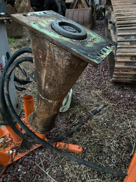 MONTABERT BRISE ROCHE POUR PELLE 5 A 8 TONNES - Hydraulické kladivo: obrázek 2 MONTABERT BRISE ROCHE POUR PELLE 5 A 8 TONNES - Hydraulické kladivo: obrázek 2