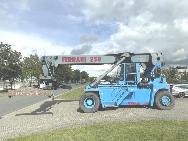 CVS Ferrari F258.6 - Reach stacker: obrázek 1 CVS Ferrari F258.6 - Reach stacker: obrázek 1