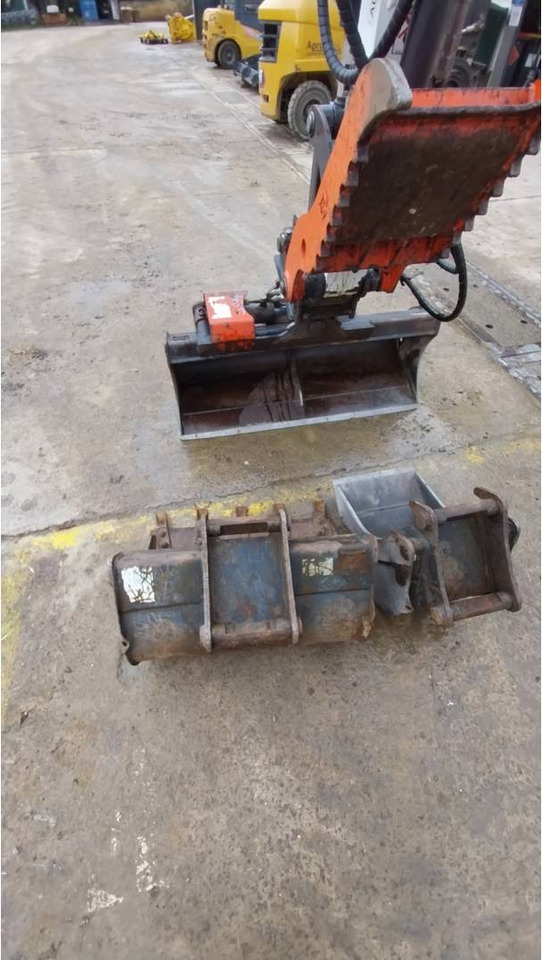 Pásové rýpadlo BOBCAT E27: obrázek 15 Pásové rýpadlo BOBCAT E27: obrázek 15