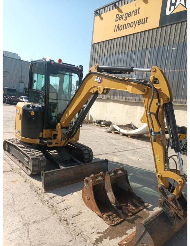 CAT 302.7 - Pásové rýpadlo: obrázek 2 CAT 302.7 - Pásové rýpadlo: obrázek 2