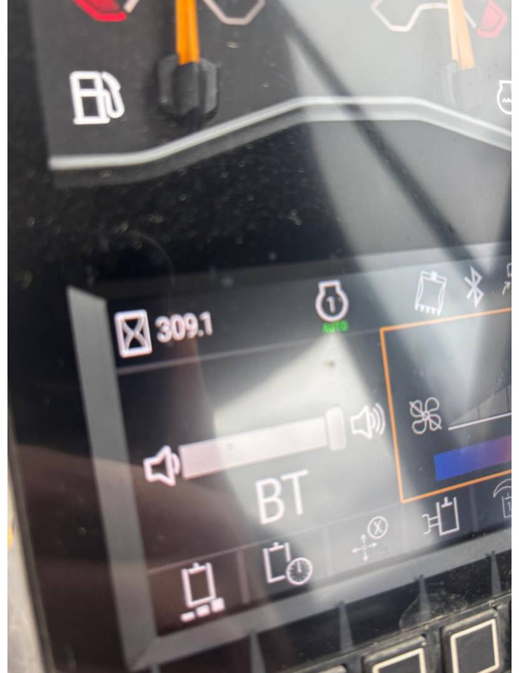 CAT 302.7 - Pásové rýpadlo: obrázek 5 CAT 302.7 - Pásové rýpadlo: obrázek 5