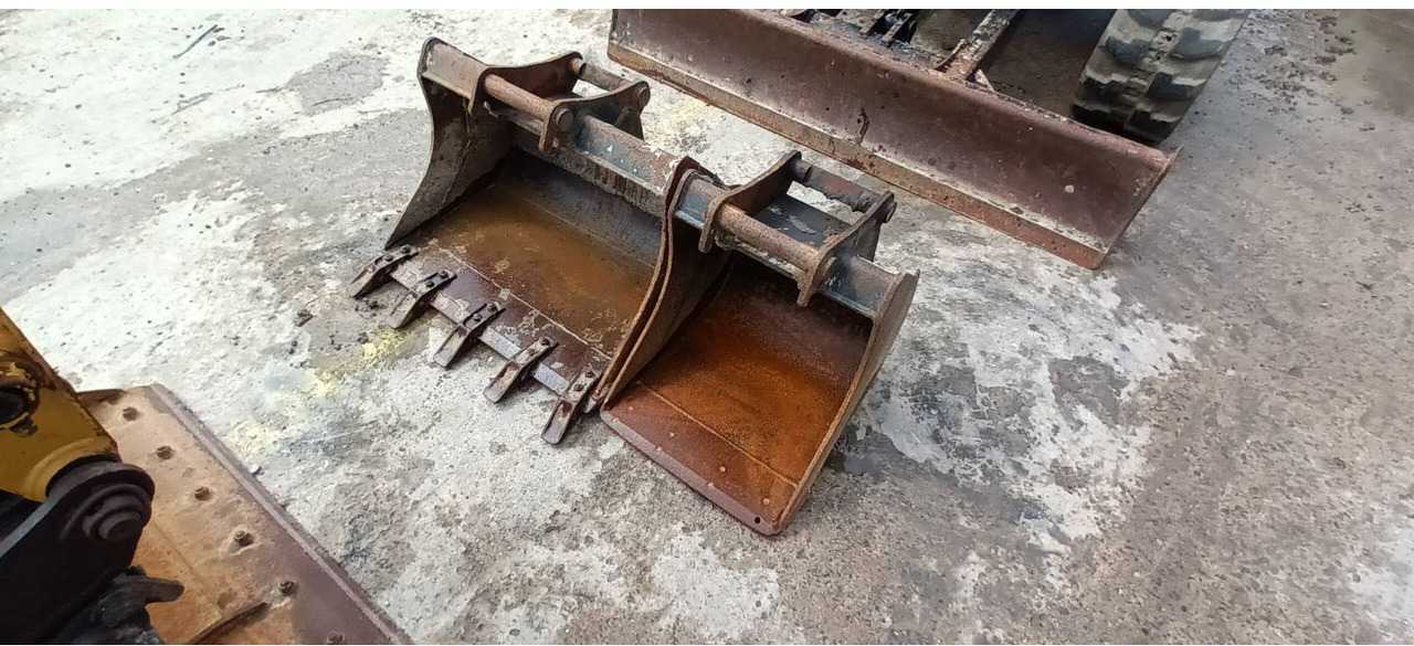 Pásové rýpadlo CAT 303.5E CR: obrázek 11