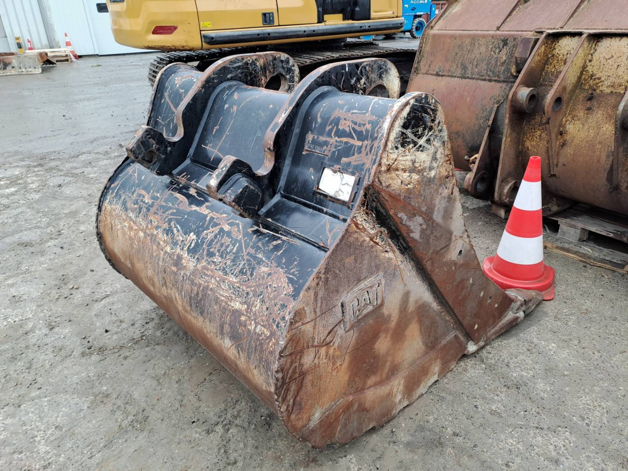 Pásové rýpadlo CAT 323: obrázek 30