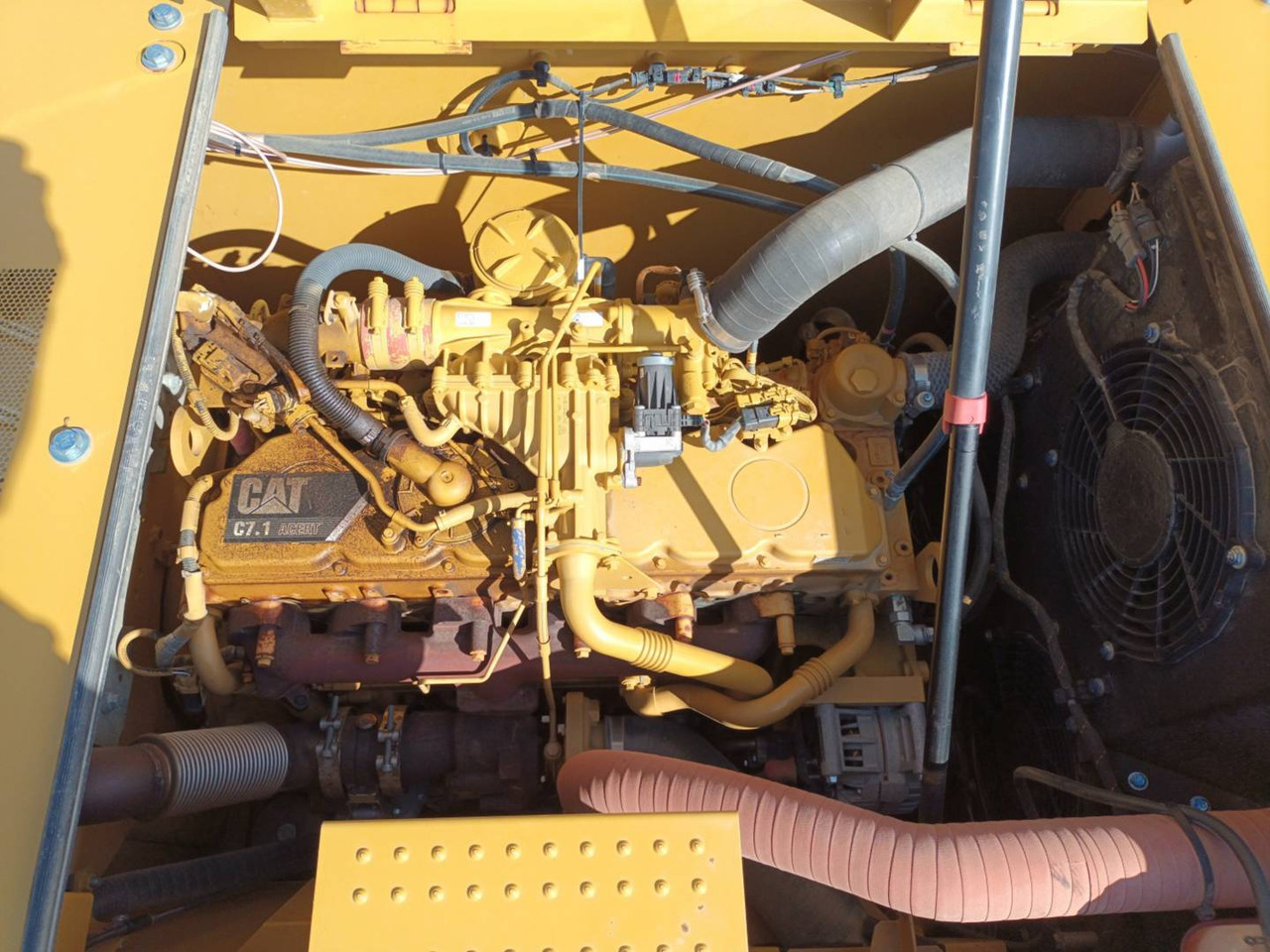 CAT 323 - Pásové rýpadlo: obrázek 5 CAT 323 - Pásové rýpadlo: obrázek 5