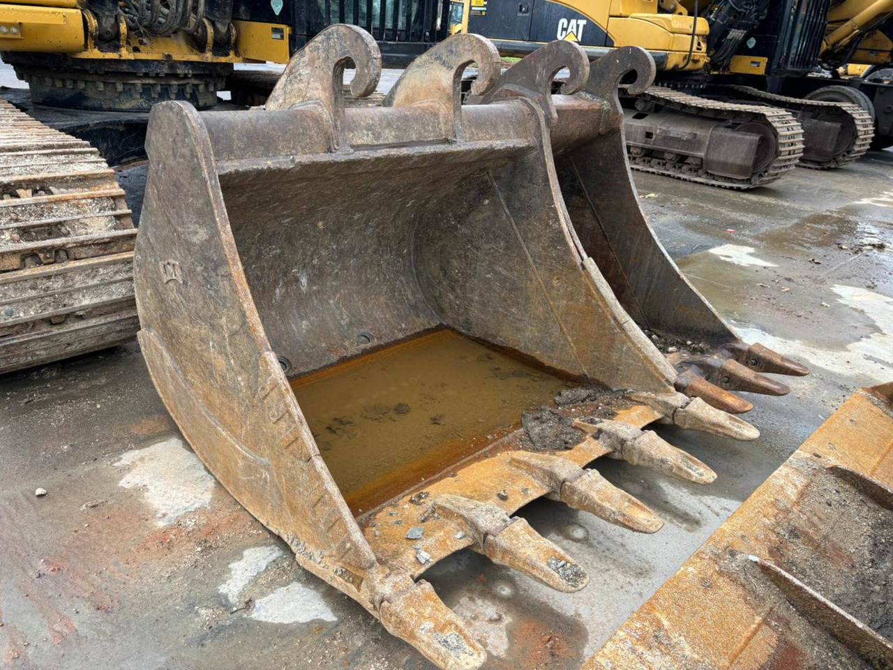 Pásové rýpadlo CAT 323F: obrázek 22