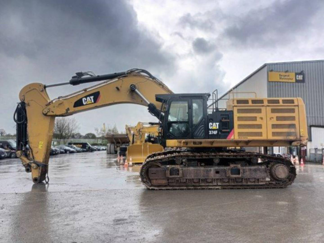 Pásové rýpadlo CAT 374F: obrázek 24