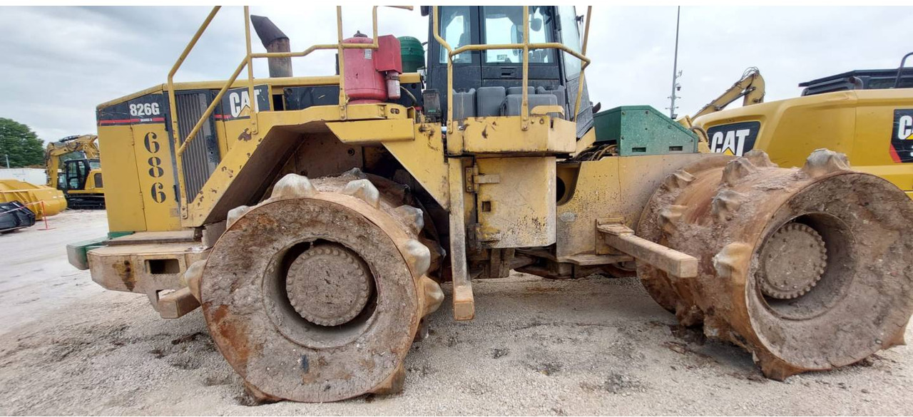 CAT 826G II - Buldozer: obrázek 1 CAT 826G II - Buldozer: obrázek 1