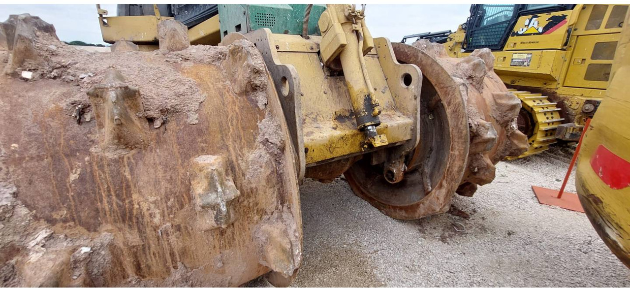 CAT 826G II - Buldozer: obrázek 2 CAT 826G II - Buldozer: obrázek 2