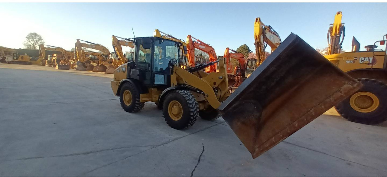 CAT 906 - Kolový nakladač: obrázek 2 CAT 906 - Kolový nakladač: obrázek 2