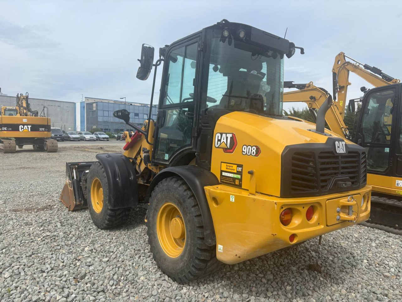 CAT 908 - Kolový nakladač: obrázek 3 CAT 908 - Kolový nakladač: obrázek 3
