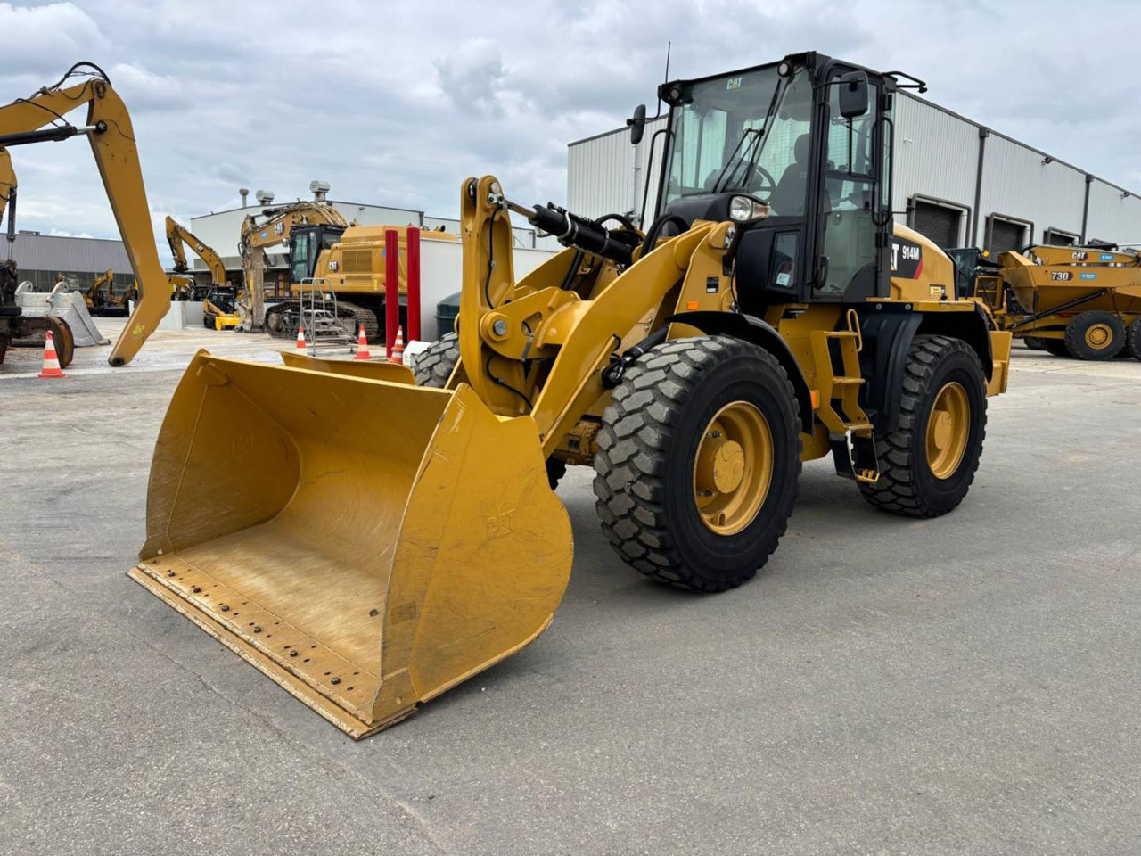 CAT 914M - Kolový nakladač: obrázek 2 CAT 914M - Kolový nakladač: obrázek 2