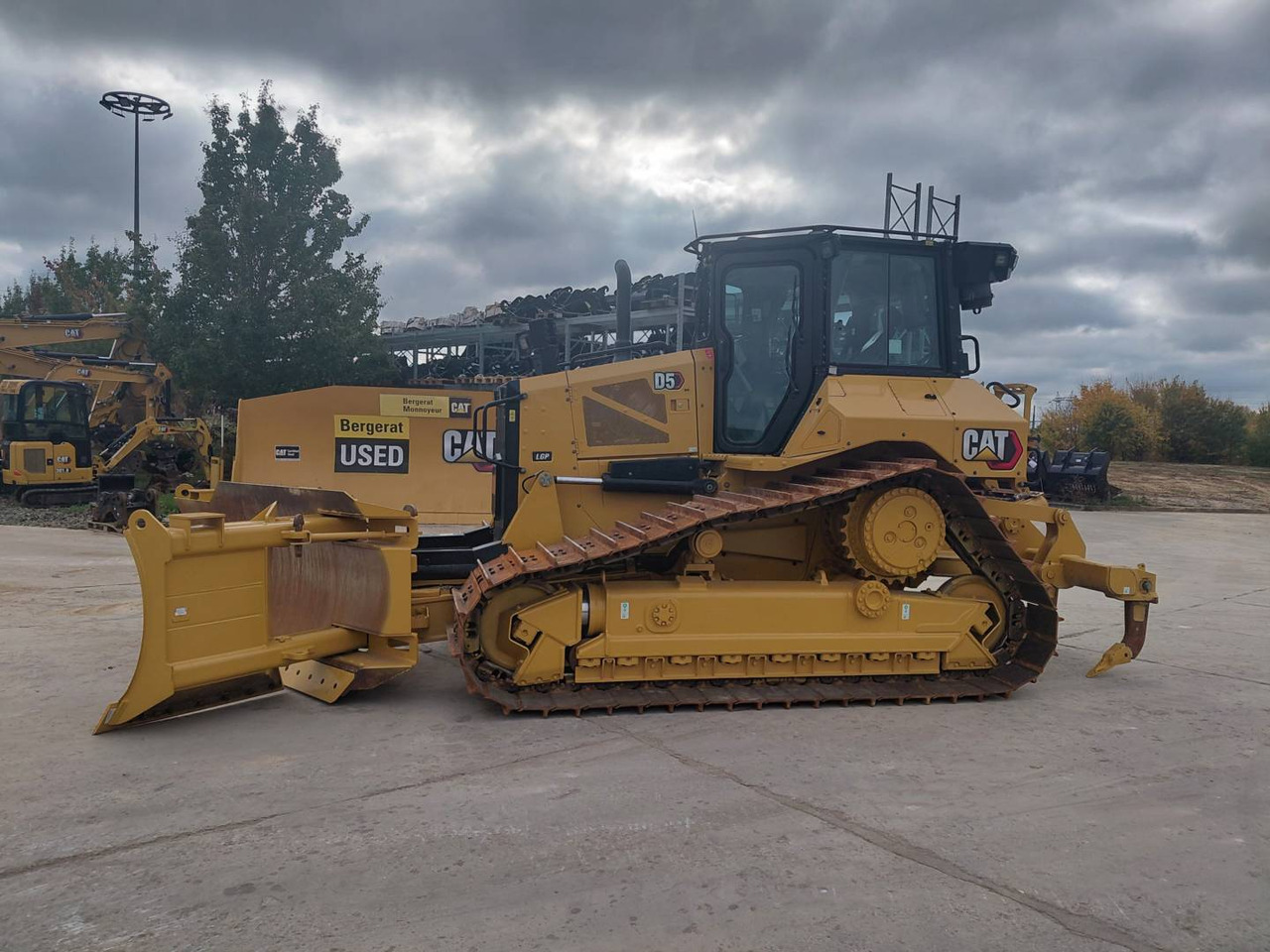 CAT D5 - Buldozer: obrázek 1 CAT D5 - Buldozer: obrázek 1