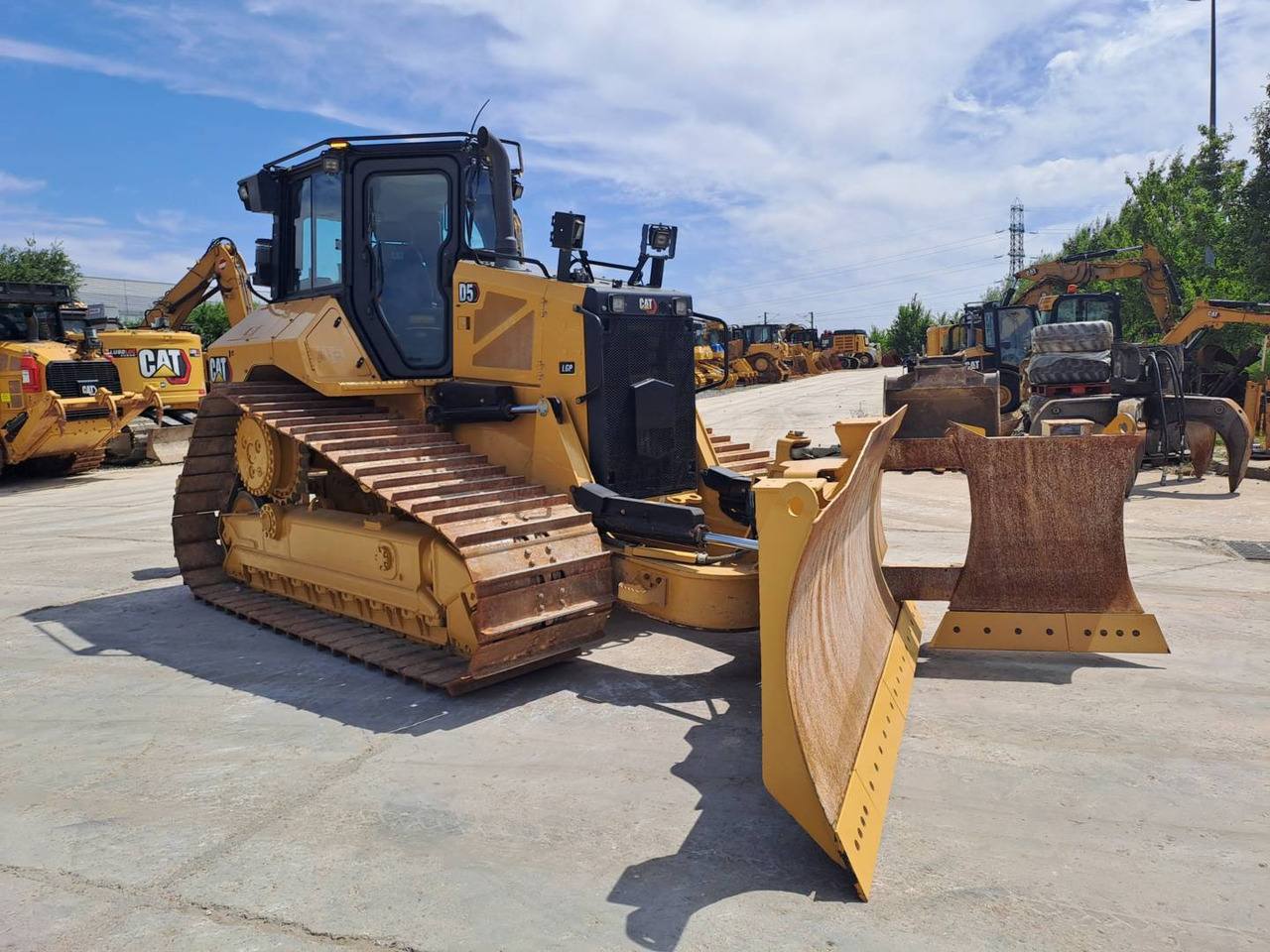 CAT D5 - Buldozer: obrázek 2 CAT D5 - Buldozer: obrázek 2