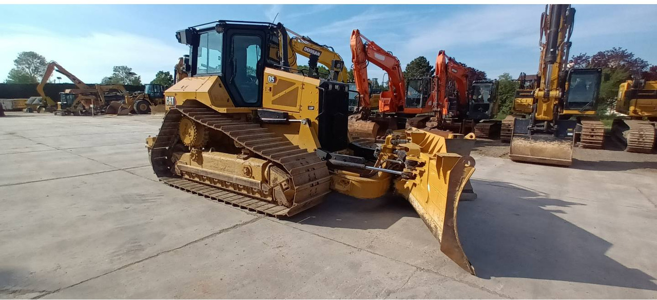 CAT D5 - Buldozer: obrázek 2 CAT D5 - Buldozer: obrázek 2