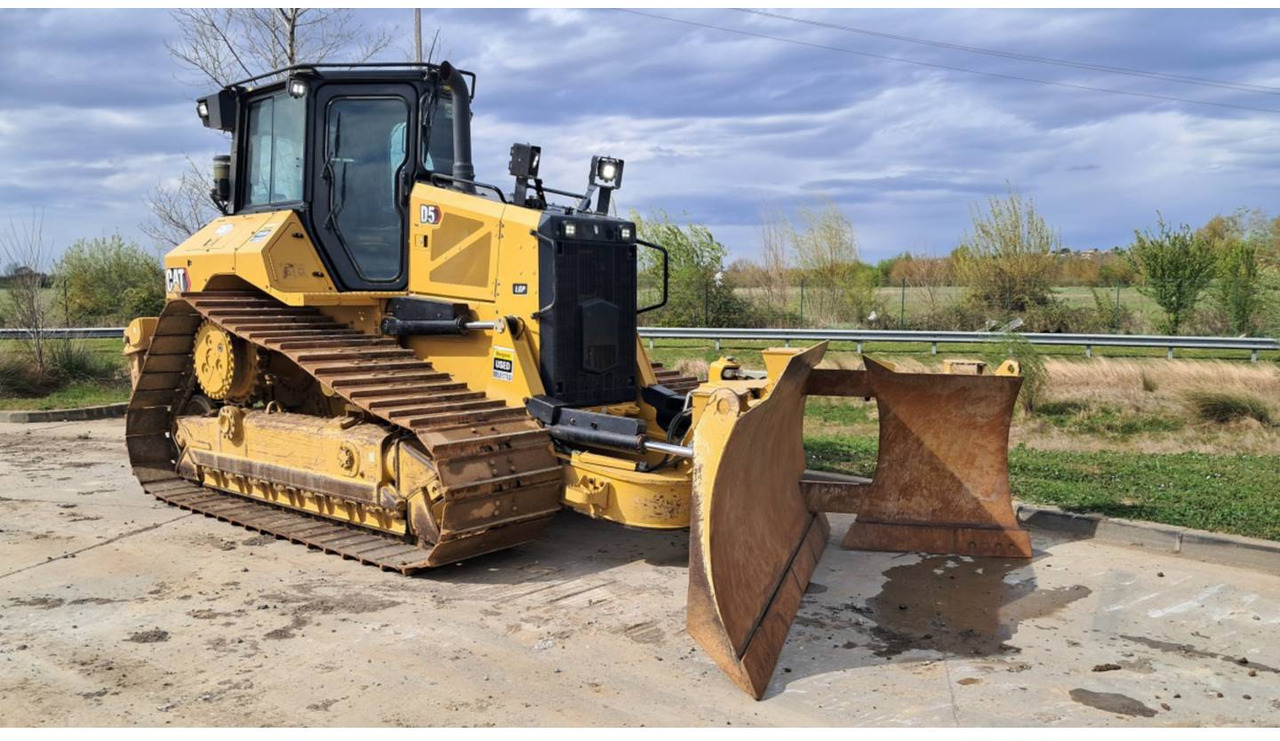 CAT D5 - Buldozer: obrázek 2 CAT D5 - Buldozer: obrázek 2