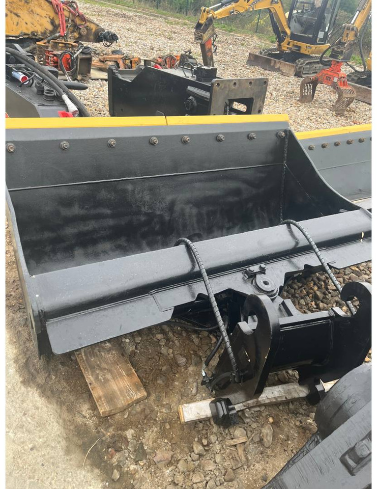 CAT GODET/ANGULAIRE/CW40S/2000MM/ 1.2M3 - Lžíce na bagr: obrázek 1 CAT GODET/ANGULAIRE/CW40S/2000MM/ 1.2M3 - Lžíce na bagr: obrázek 1