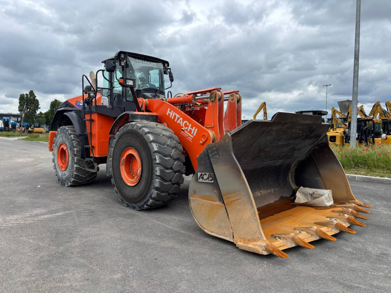 HITACHI ZW370.6 - Kolový nakladač: obrázek 1 HITACHI ZW370.6 - Kolový nakladač: obrázek 1